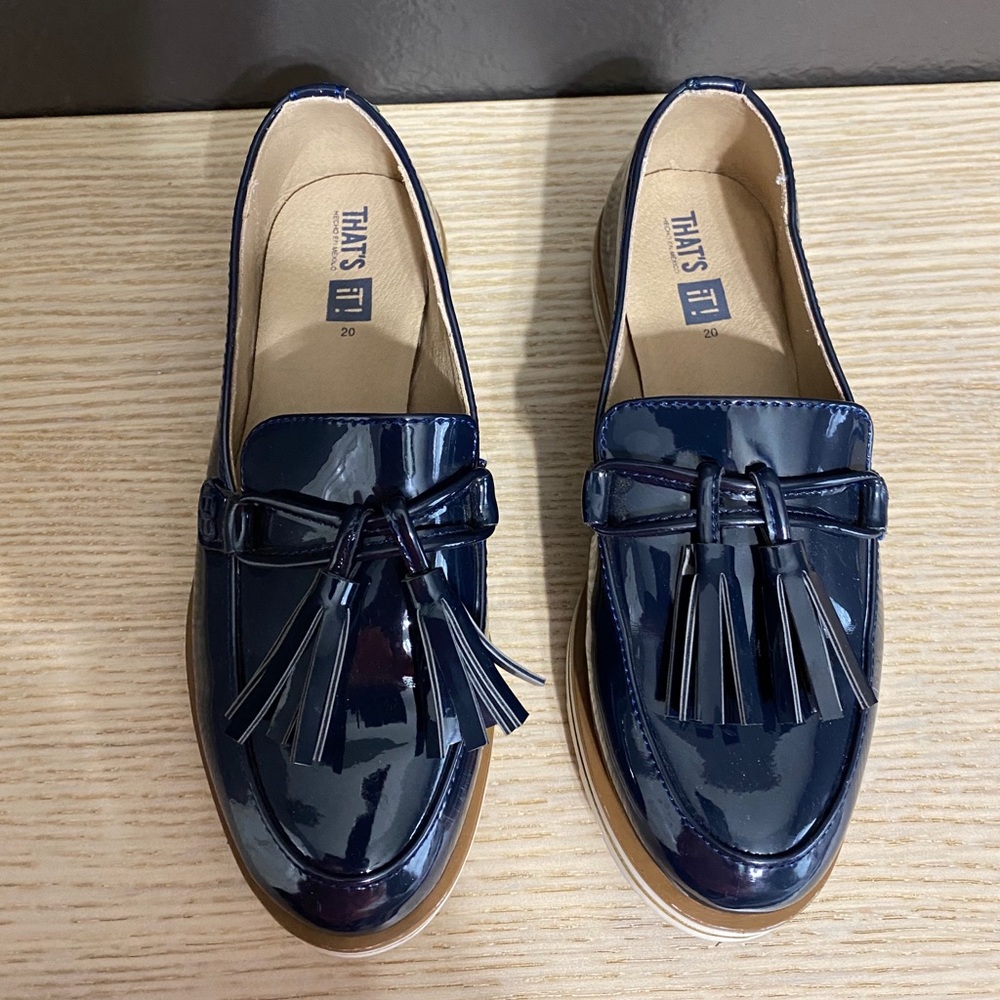 Navy mocasines for girls! ❤️